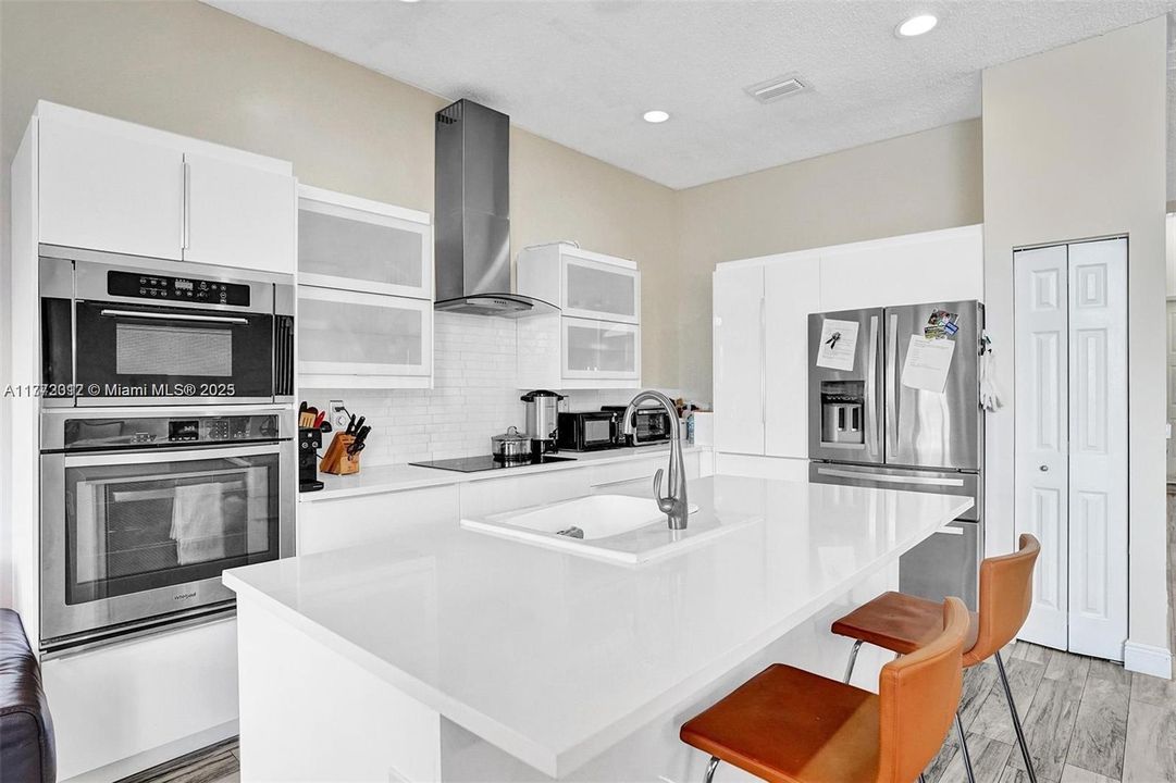 Recently Sold: $720,000 (4 beds, 2 baths, 2184 Square Feet)