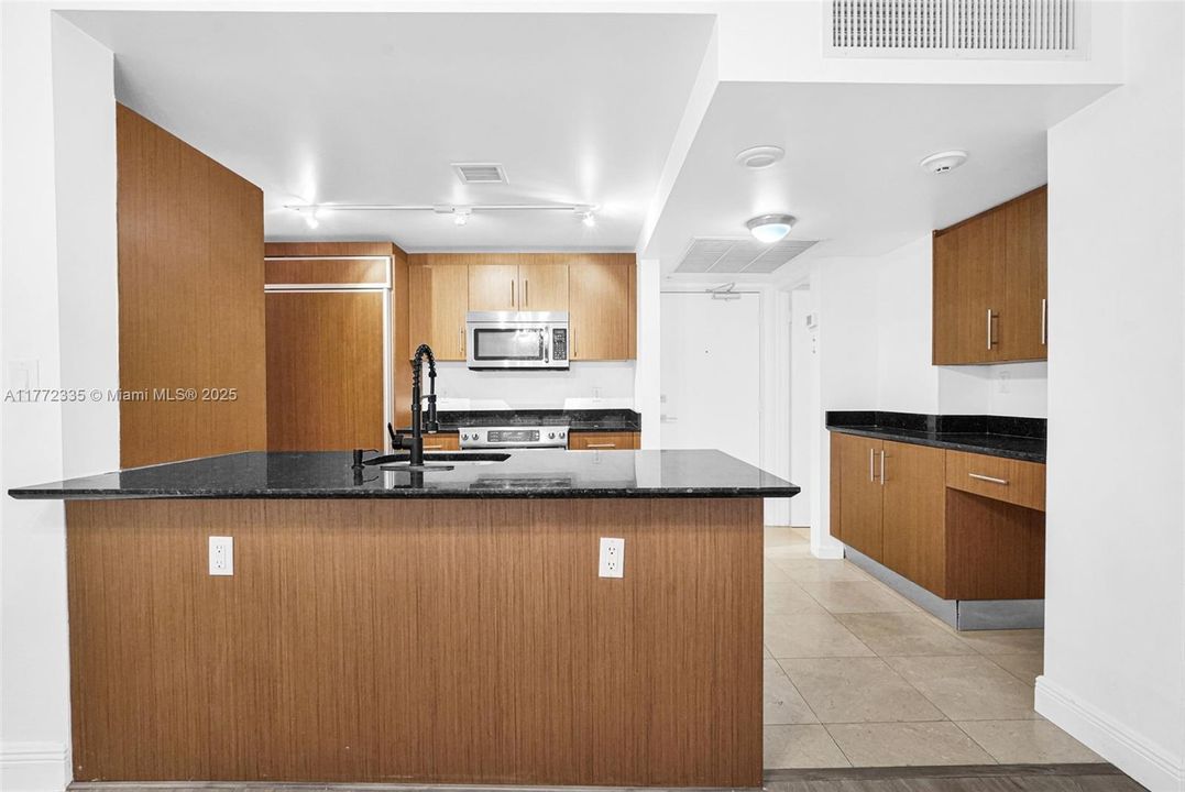 En Venta: $750,000 (1 camas, 1 baños, 896 Pies cuadrados)