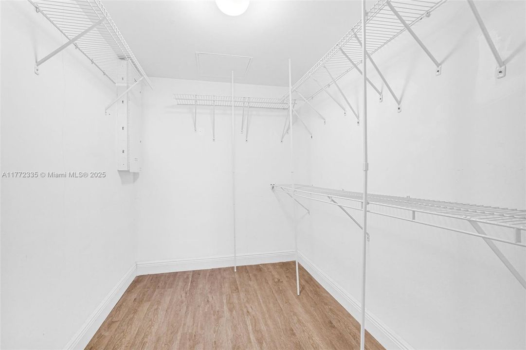 En Venta: $750,000 (1 camas, 1 baños, 896 Pies cuadrados)