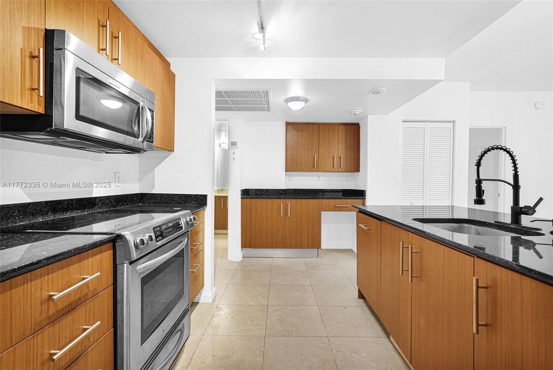 En Venta: $750,000 (1 camas, 1 baños, 896 Pies cuadrados)