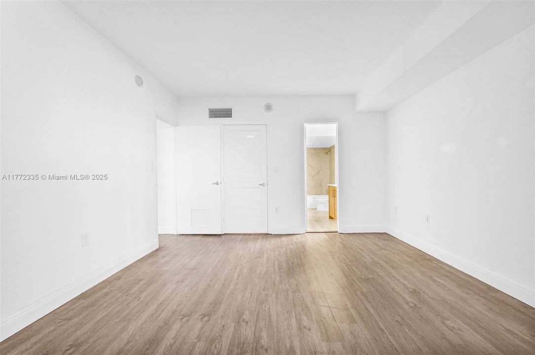 En Venta: $750,000 (1 camas, 1 baños, 896 Pies cuadrados)