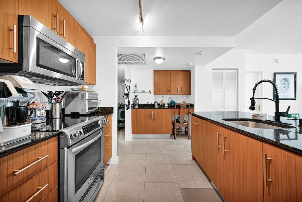 En Venta: $750,000 (1 camas, 1 baños, 896 Pies cuadrados)