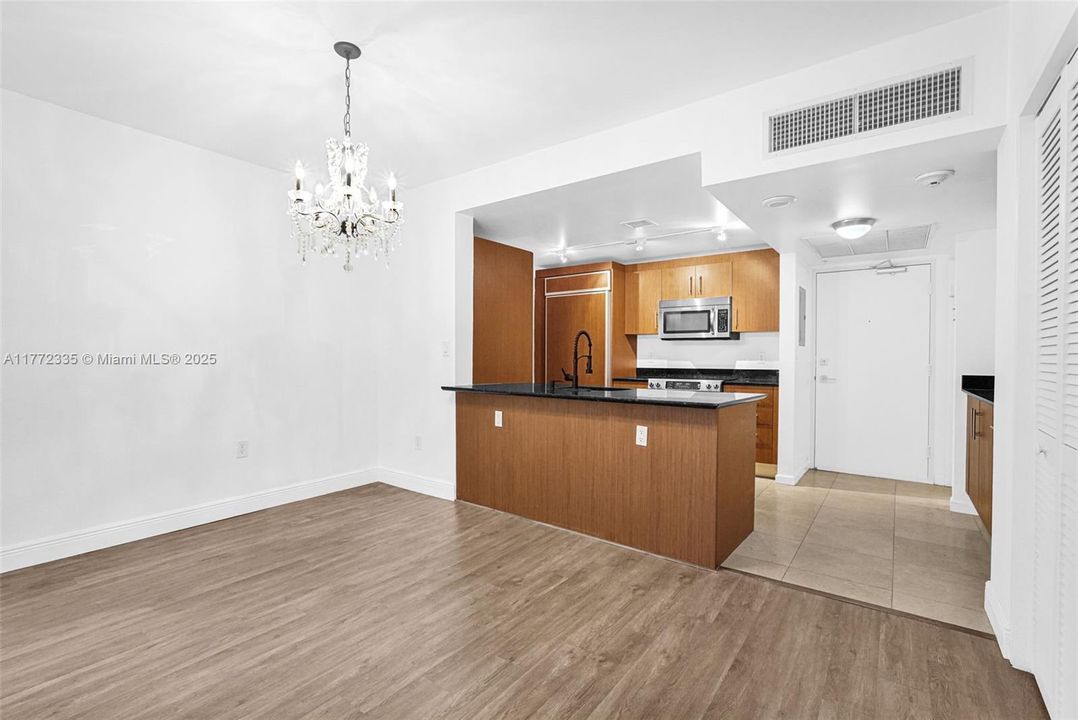 En Venta: $750,000 (1 camas, 1 baños, 896 Pies cuadrados)