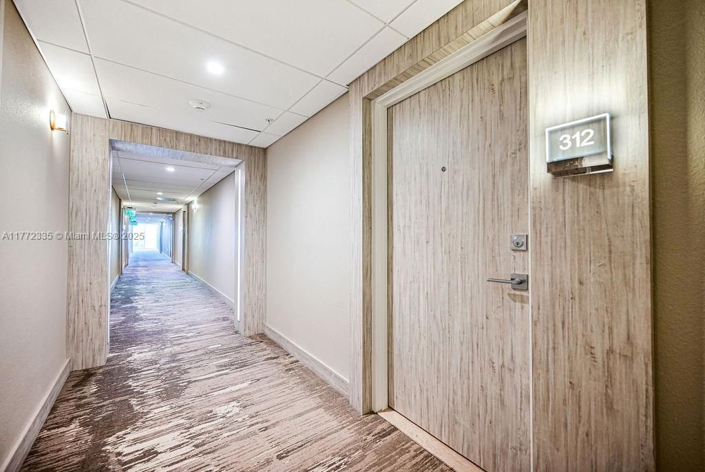 En Venta: $750,000 (1 camas, 1 baños, 896 Pies cuadrados)