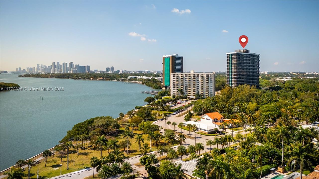 Недавно продано: $416,500 (2 спален, 2 ванн, 1225 Квадратных фут)