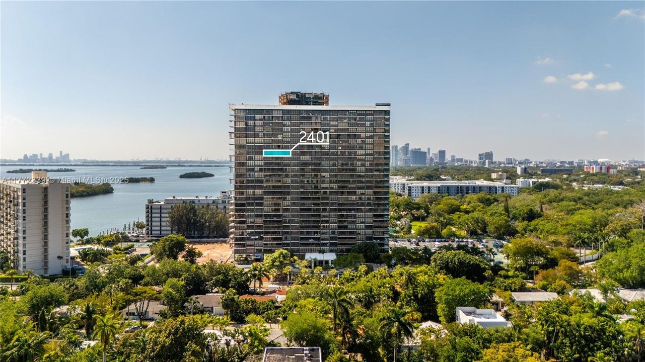 Недавно продано: $416,500 (2 спален, 2 ванн, 1225 Квадратных фут)