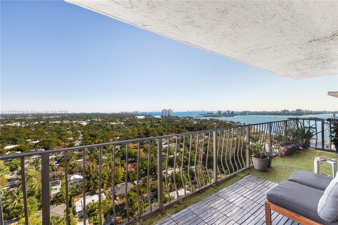 Недавно продано: $416,500 (2 спален, 2 ванн, 1225 Квадратных фут)