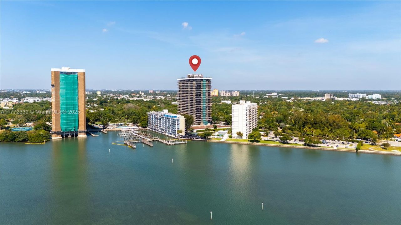 Недавно продано: $416,500 (2 спален, 2 ванн, 1225 Квадратных фут)