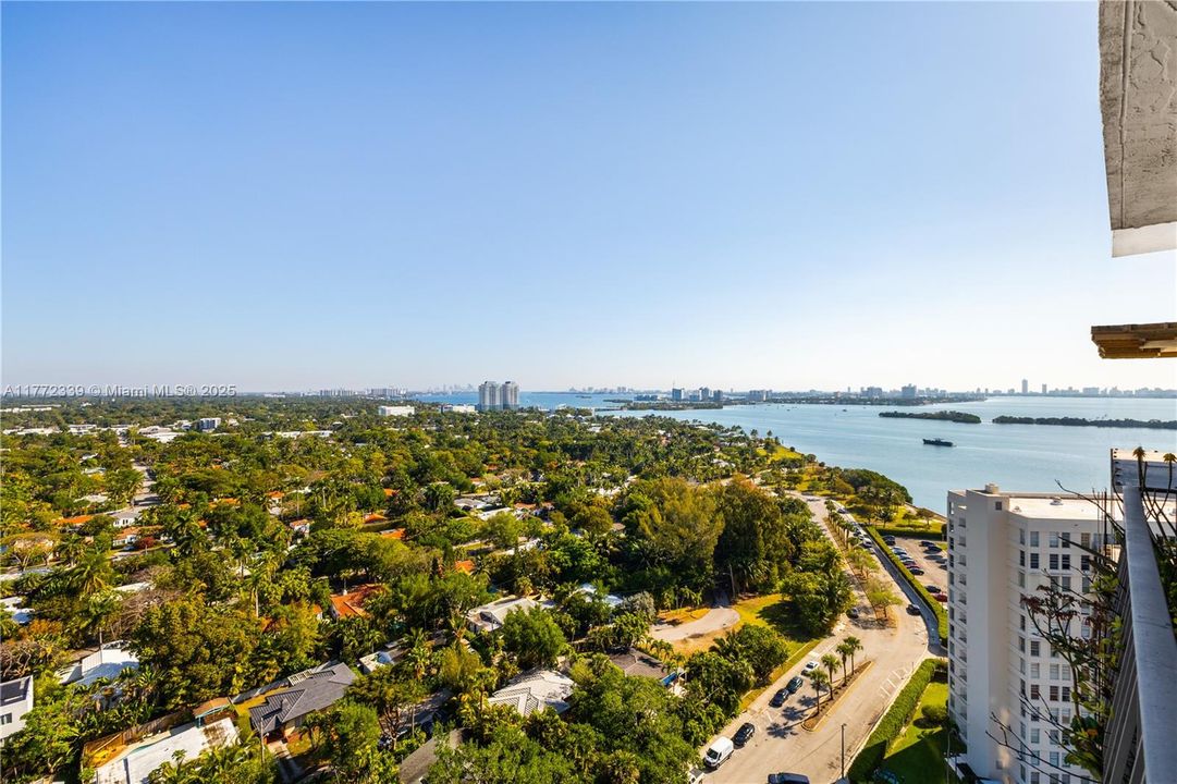 Недавно продано: $416,500 (2 спален, 2 ванн, 1225 Квадратных фут)