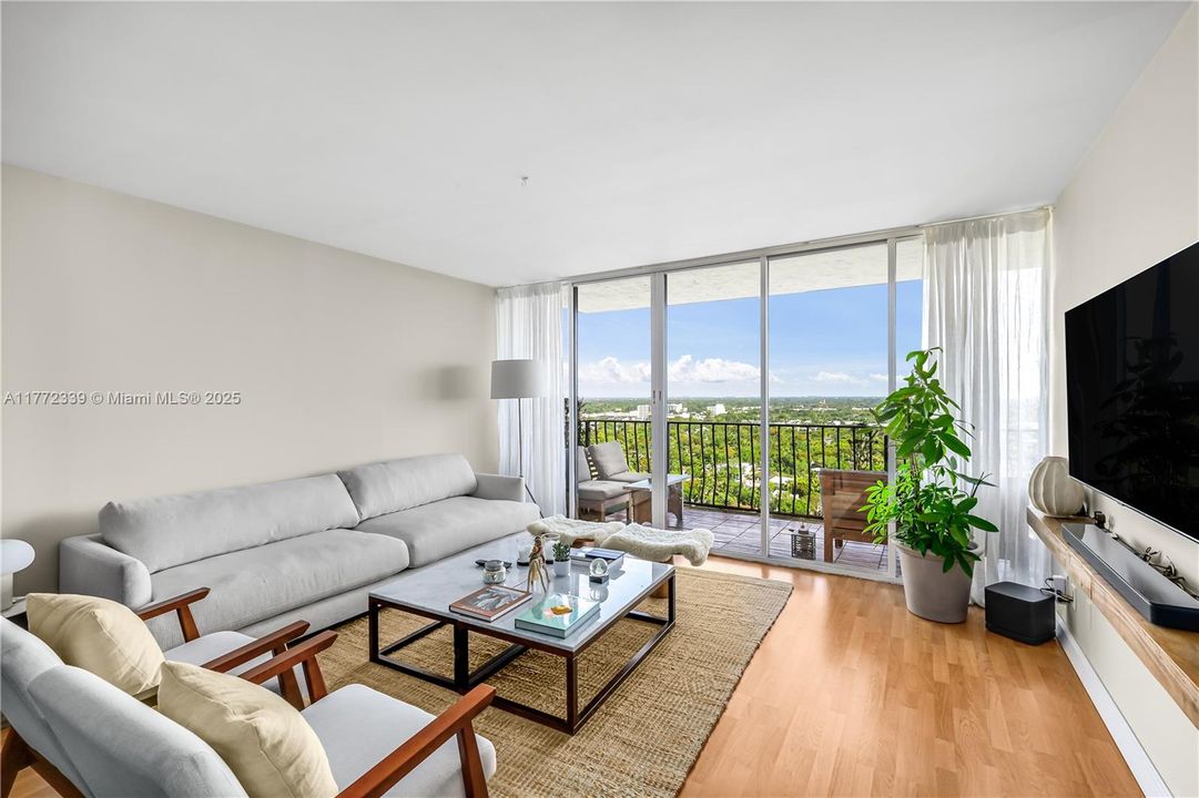 Недавно продано: $416,500 (2 спален, 2 ванн, 1225 Квадратных фут)