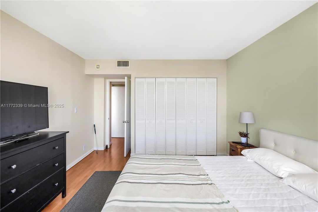 Недавно продано: $416,500 (2 спален, 2 ванн, 1225 Квадратных фут)