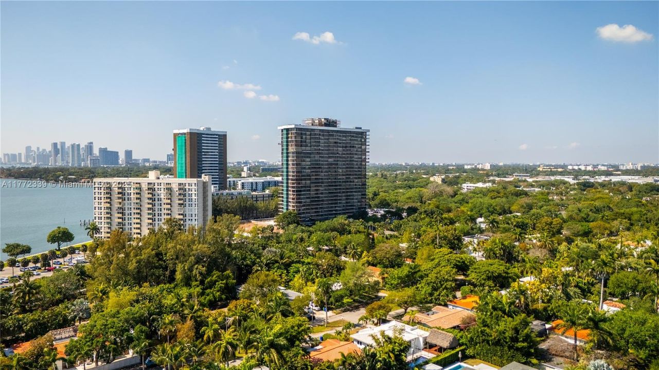 Недавно продано: $416,500 (2 спален, 2 ванн, 1225 Квадратных фут)