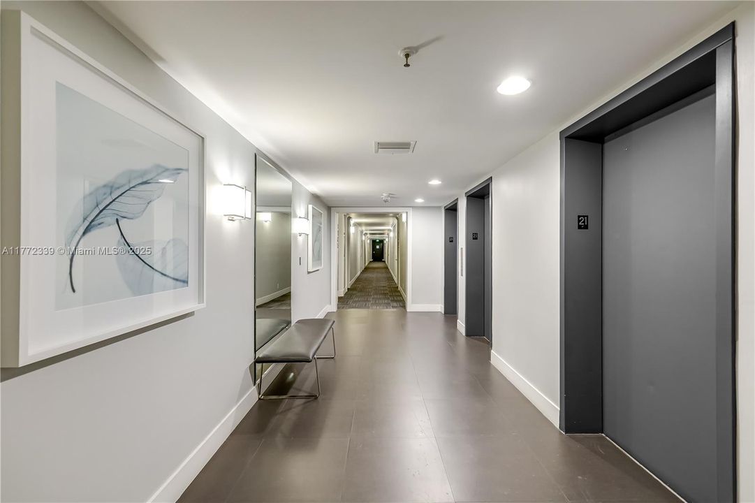 Недавно продано: $416,500 (2 спален, 2 ванн, 1225 Квадратных фут)