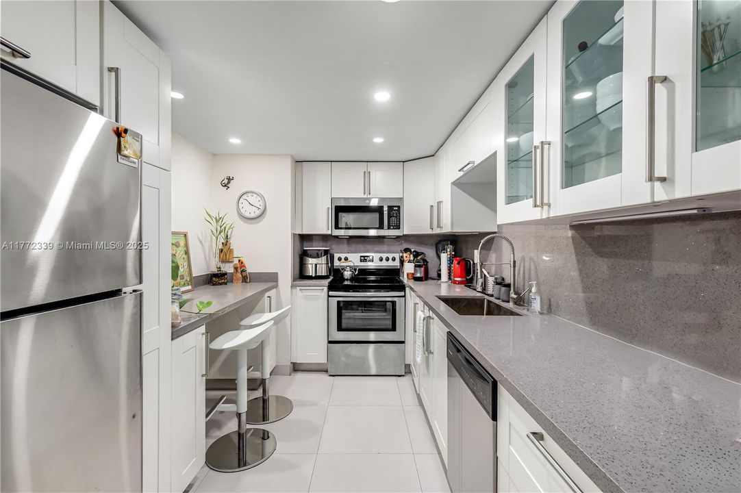 Недавно продано: $416,500 (2 спален, 2 ванн, 1225 Квадратных фут)