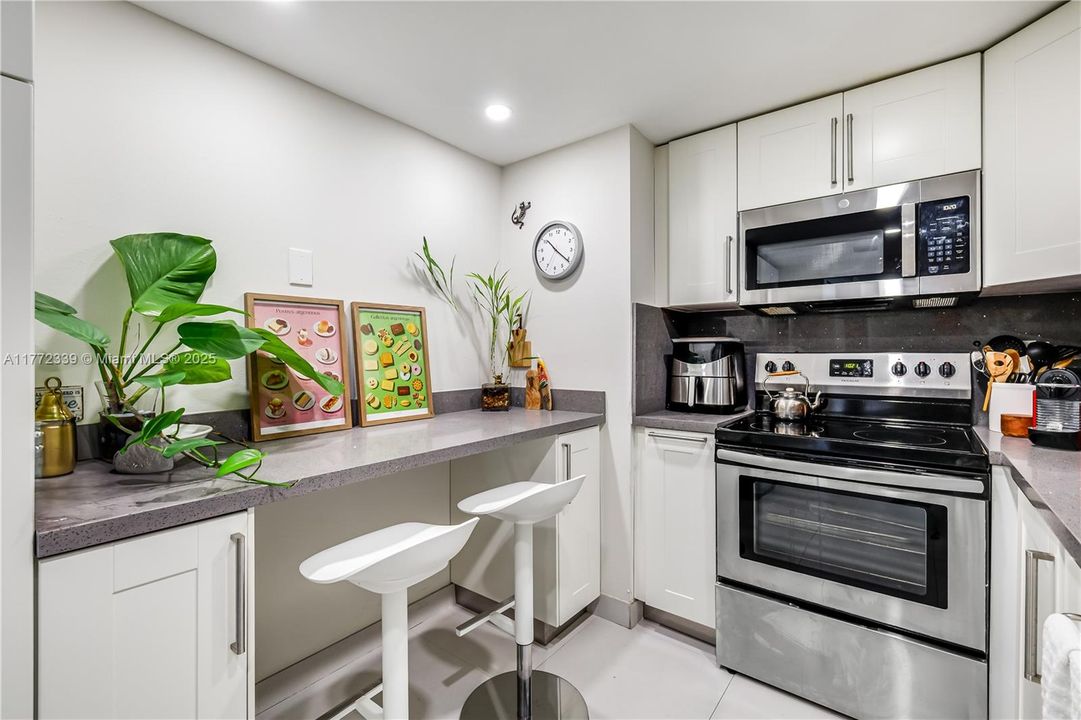 Недавно продано: $416,500 (2 спален, 2 ванн, 1225 Квадратных фут)