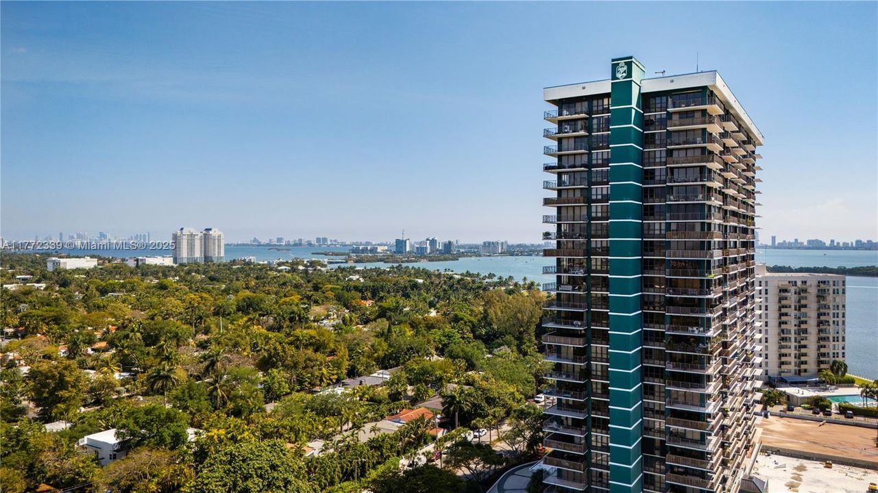 Недавно продано: $416,500 (2 спален, 2 ванн, 1225 Квадратных фут)