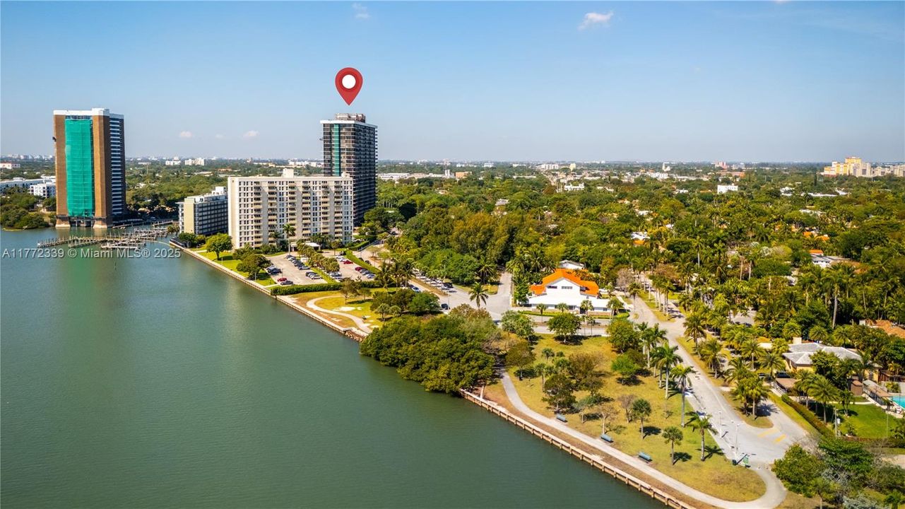 Недавно продано: $416,500 (2 спален, 2 ванн, 1225 Квадратных фут)