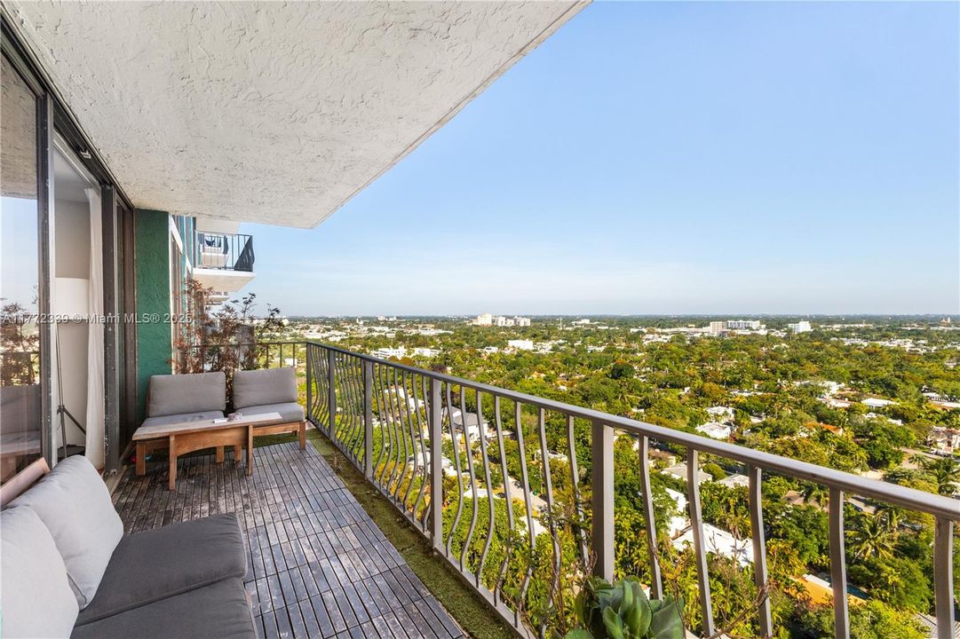 Недавно продано: $416,500 (2 спален, 2 ванн, 1225 Квадратных фут)