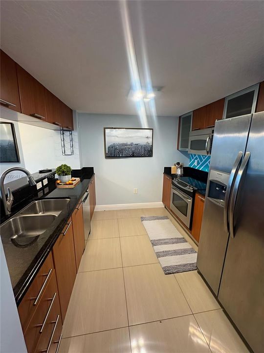 最近售出: $390,000 (1 贝兹, 1 浴室, 842 平方英尺)