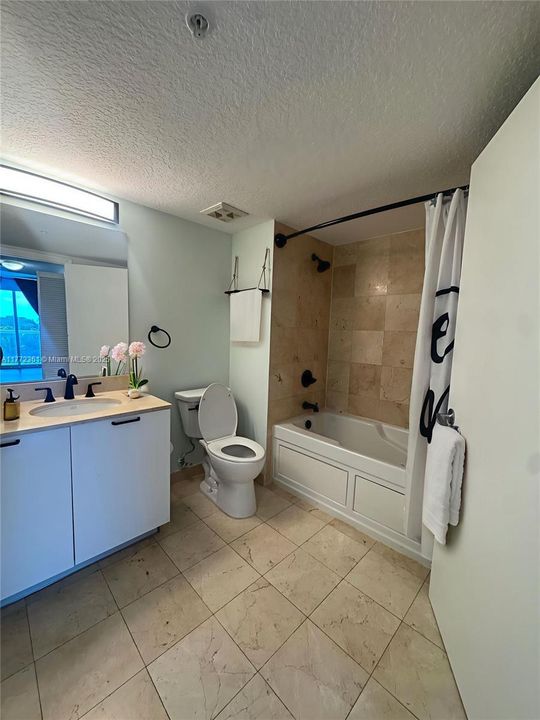 最近售出: $390,000 (1 贝兹, 1 浴室, 842 平方英尺)