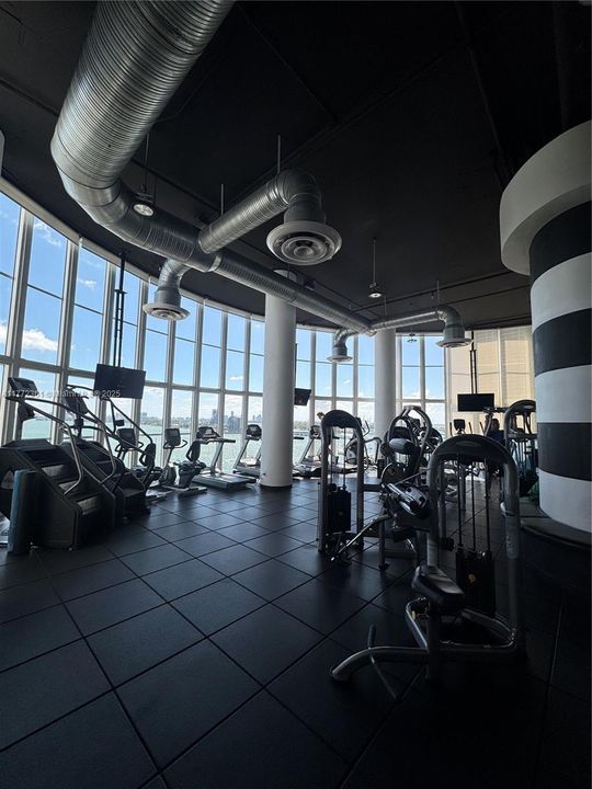 最近售出: $390,000 (1 贝兹, 1 浴室, 842 平方英尺)