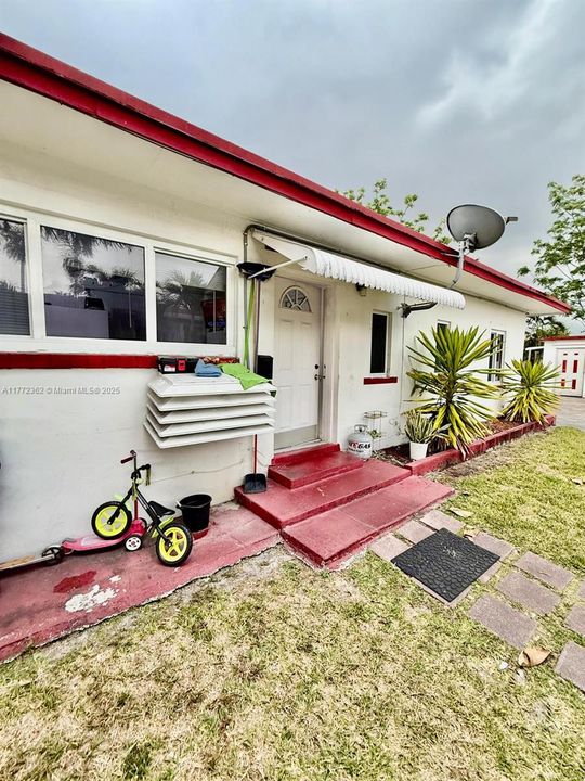 Vendido Recientemente: $649,900 (4 camas, 3 baños, 1549 Pies cuadrados)