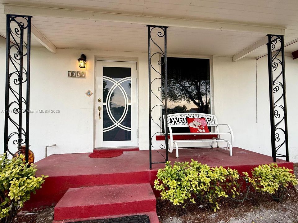 Vendido Recientemente: $649,900 (4 camas, 3 baños, 1549 Pies cuadrados)