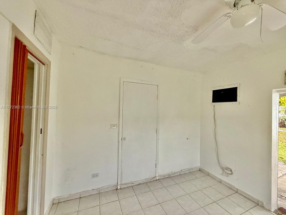 Vendido Recientemente: $649,900 (4 camas, 3 baños, 1549 Pies cuadrados)