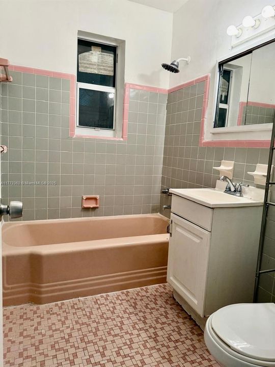 Vendido Recientemente: $649,900 (4 camas, 3 baños, 1549 Pies cuadrados)