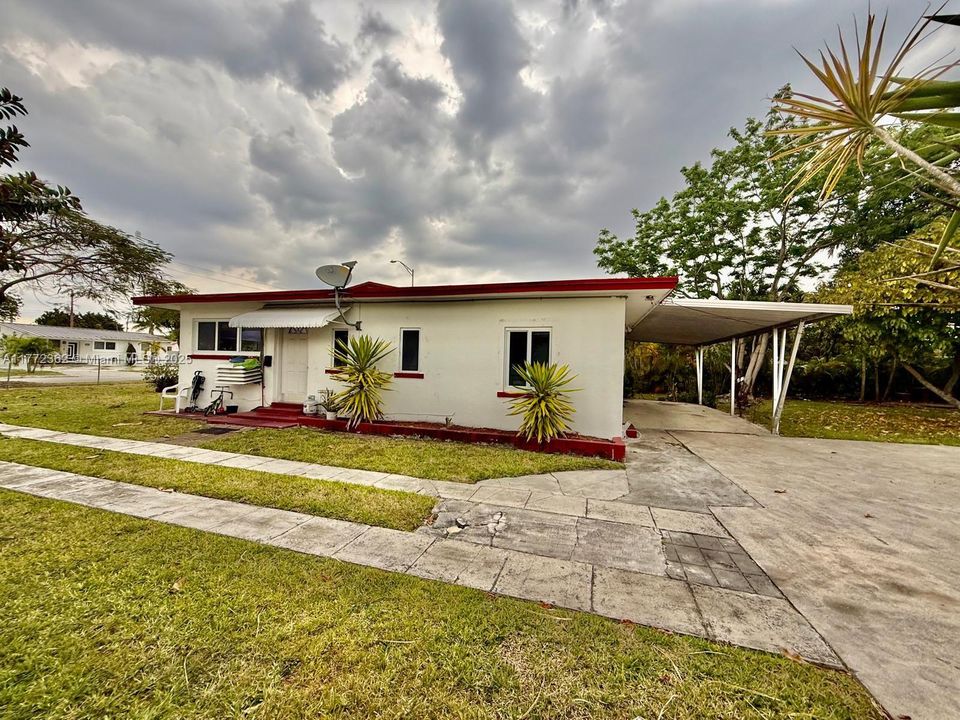 Vendido Recientemente: $649,900 (4 camas, 3 baños, 1549 Pies cuadrados)