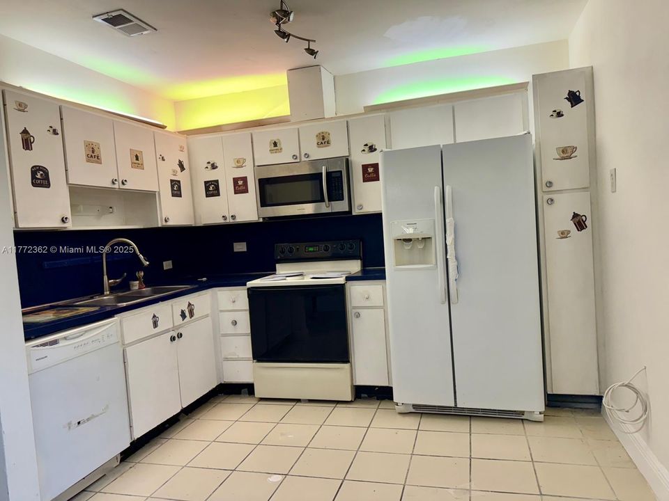 Vendido Recientemente: $649,900 (4 camas, 3 baños, 1549 Pies cuadrados)