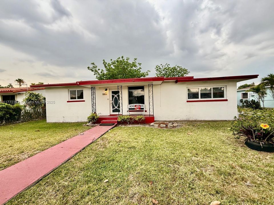 Vendido Recientemente: $649,900 (4 camas, 3 baños, 1549 Pies cuadrados)