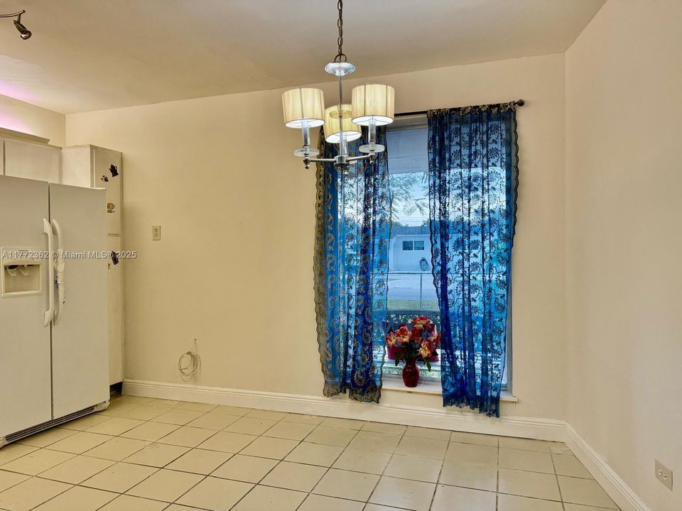 Vendido Recientemente: $649,900 (4 camas, 3 baños, 1549 Pies cuadrados)