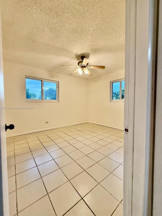 Vendido Recientemente: $649,900 (4 camas, 3 baños, 1549 Pies cuadrados)