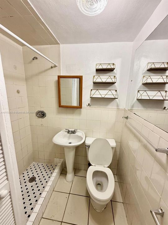 Vendido Recientemente: $649,900 (4 camas, 3 baños, 1549 Pies cuadrados)