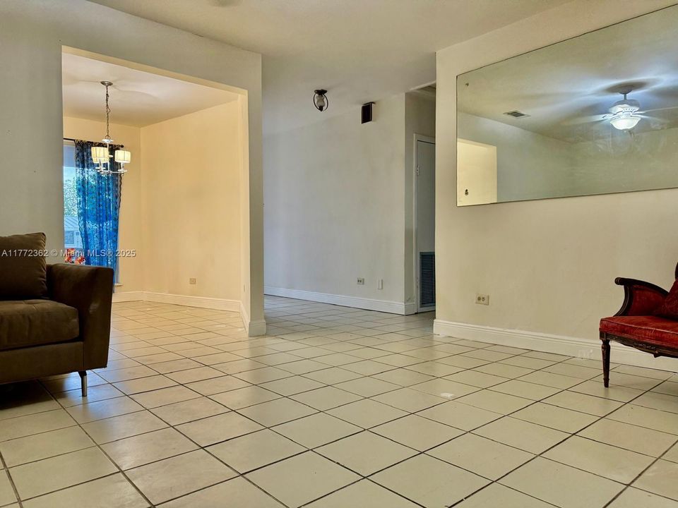 Vendido Recientemente: $649,900 (4 camas, 3 baños, 1549 Pies cuadrados)