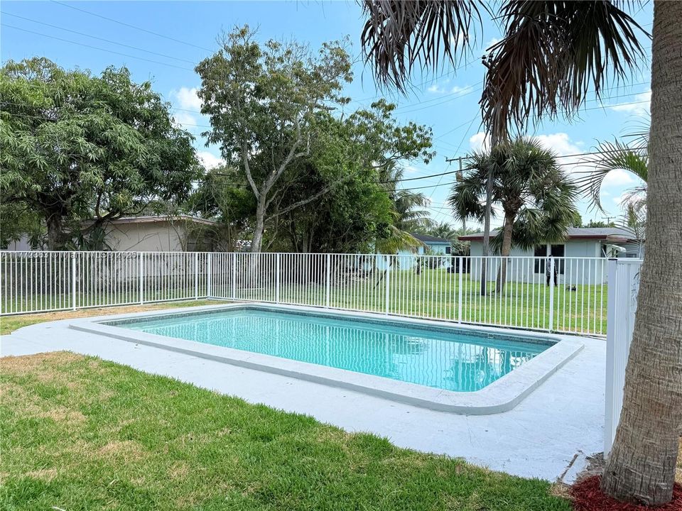 Недавно продано: $595,000 (4 спален, 2 ванн, 1829 Квадратных фут)