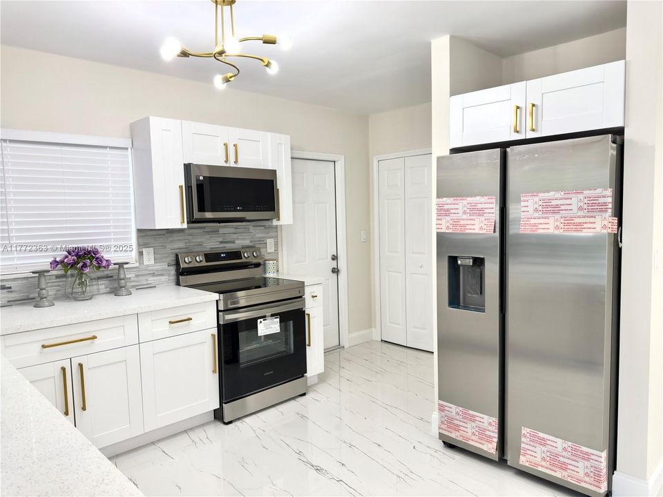 Недавно продано: $595,000 (4 спален, 2 ванн, 1829 Квадратных фут)