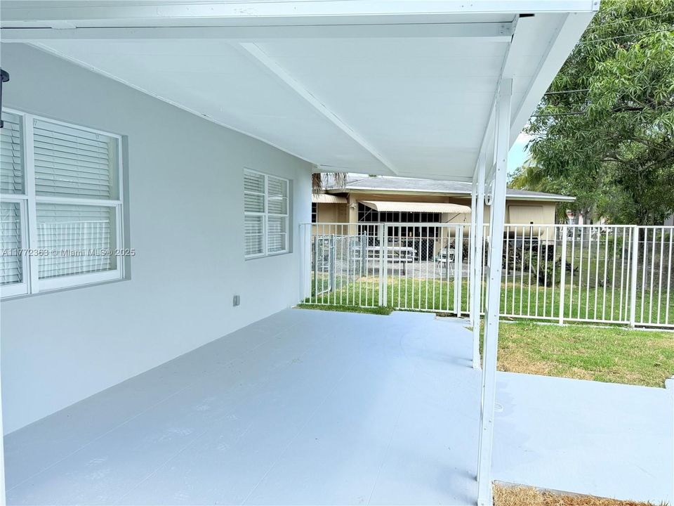 Недавно продано: $595,000 (4 спален, 2 ванн, 1829 Квадратных фут)