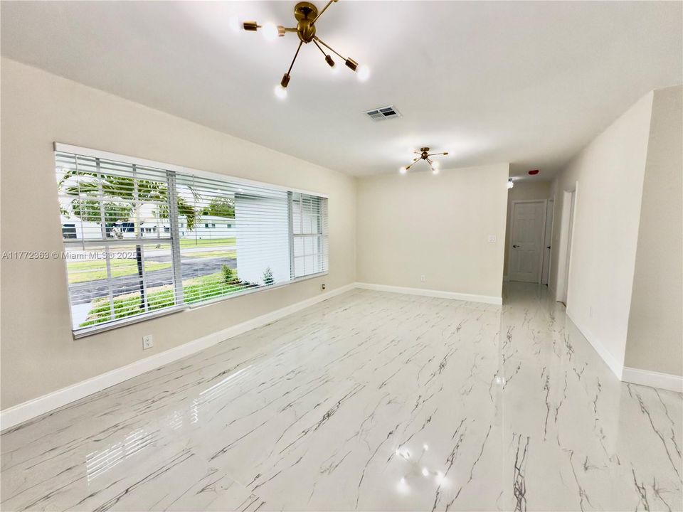 Недавно продано: $595,000 (4 спален, 2 ванн, 1829 Квадратных фут)