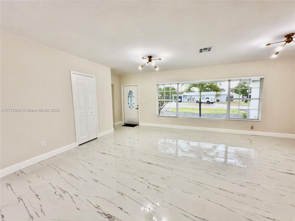 Недавно продано: $595,000 (4 спален, 2 ванн, 1829 Квадратных фут)