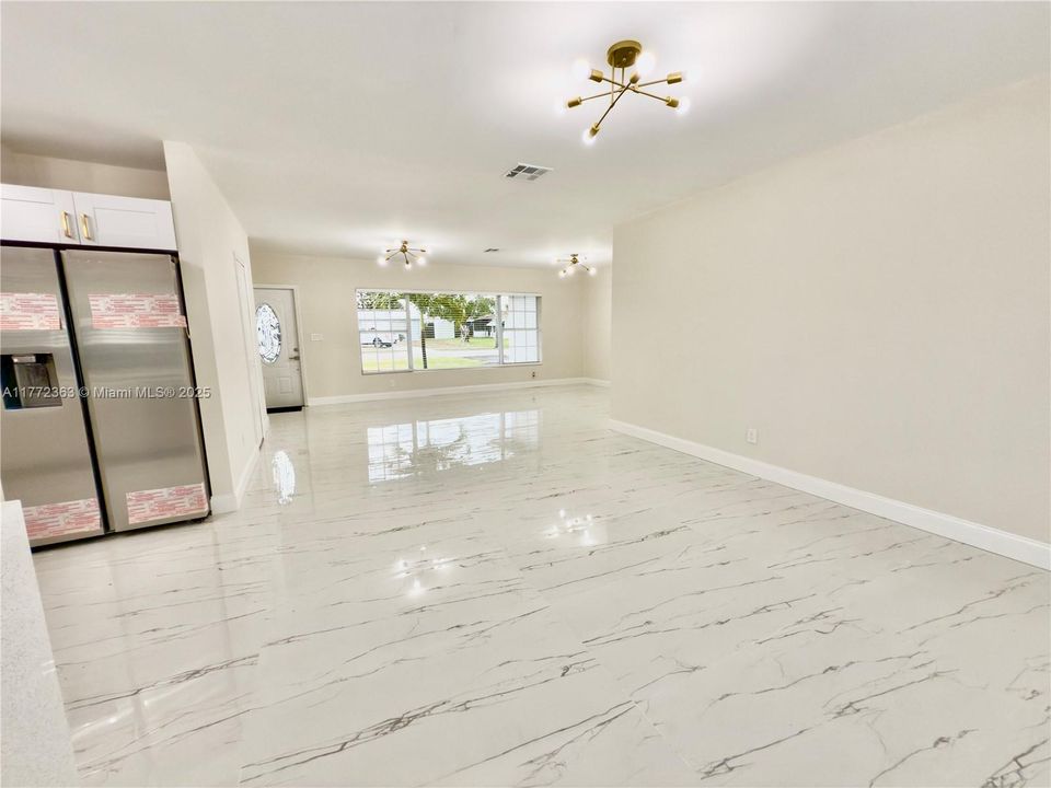 Недавно продано: $595,000 (4 спален, 2 ванн, 1829 Квадратных фут)