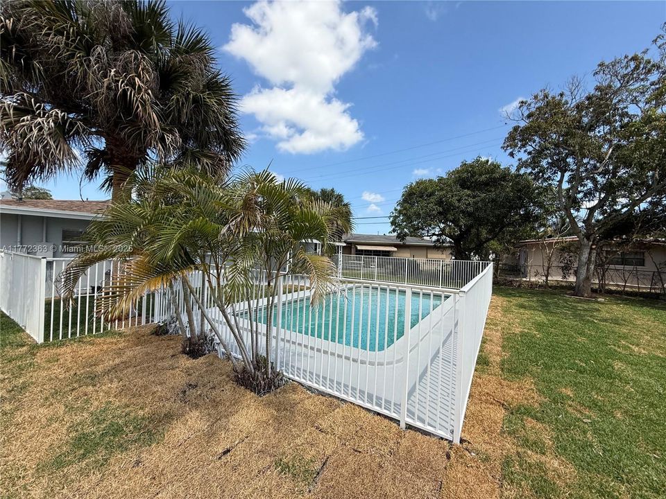 Недавно продано: $595,000 (4 спален, 2 ванн, 1829 Квадратных фут)