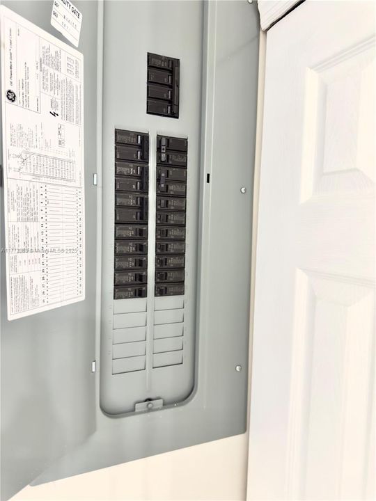 Недавно продано: $595,000 (4 спален, 2 ванн, 1829 Квадратных фут)