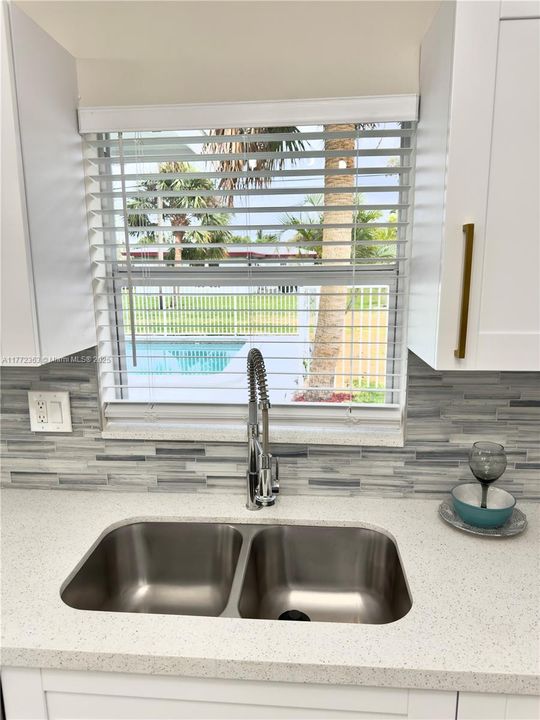 Недавно продано: $595,000 (4 спален, 2 ванн, 1829 Квадратных фут)