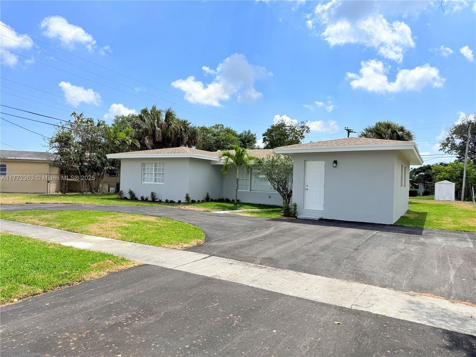 Недавно продано: $595,000 (4 спален, 2 ванн, 1829 Квадратных фут)