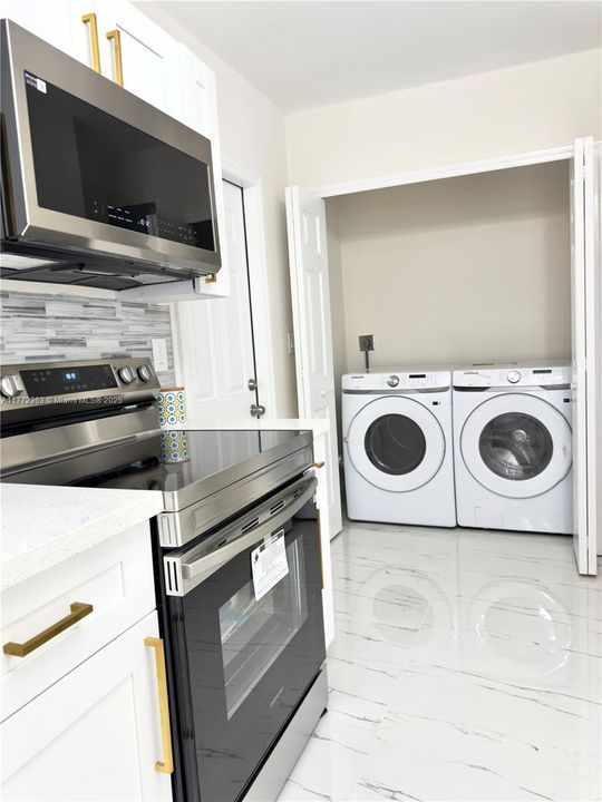 Недавно продано: $595,000 (4 спален, 2 ванн, 1829 Квадратных фут)