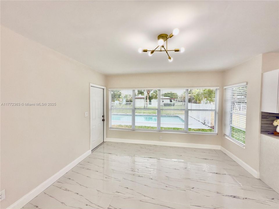 Недавно продано: $595,000 (4 спален, 2 ванн, 1829 Квадратных фут)