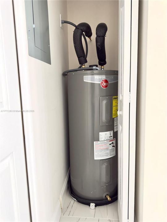 Недавно продано: $595,000 (4 спален, 2 ванн, 1829 Квадратных фут)