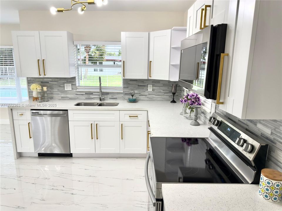 Недавно продано: $595,000 (4 спален, 2 ванн, 1829 Квадратных фут)